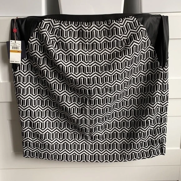 Rafaella - Sexy Skirt, Geometric Pattern​​​​​​​​​​​​ - Picture 3 of 4